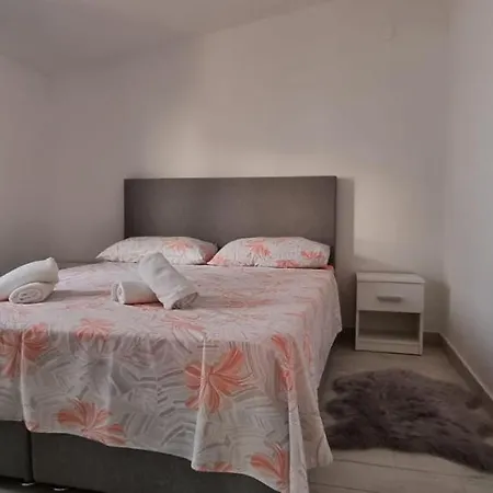 Διαμέρισμα Matej 3 *